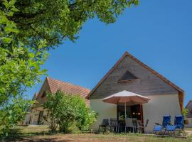 Lac Bleu huis nr 13, khách sạn ở Lacapelle-Marival
