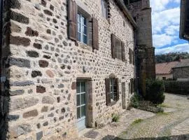 Ancien presbytère avec 3 chambres au pied d'une forteresse médiévale - FR-1-582-113