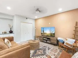 2BR Stylish Desert Casita with Workspace Mtn Views