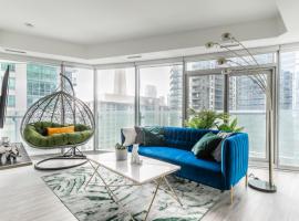 Stylish 2BRs, 2 Bath Entire Condo, Free Parking!, hotel em Toronto
