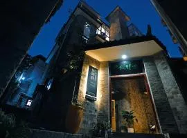 Interlude Inn , Art Gallery Living ,Ethnic DresExperience ,Chinese Painting, Artisan Breakfast ,Shuttle Included
