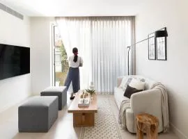 The J Luxury Apartments Near Mahane Yehuda - Perfect for Shabbat Stays