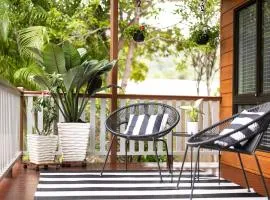The Cottage - Mountain Views 1BR - 5 min to Beach