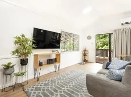 Coastal Mountain View Cottage for Couples