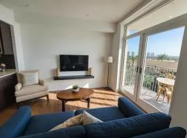 Comfortable LA Haven near Great Dining & Nightlife