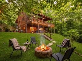 Blue Ridge Cabin in the Woods With Hot Tub