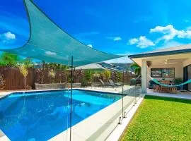 Tropical Dreams - Spacious Retreat with Private Pool