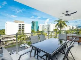 Panorama Cairns - City & Coastal Views with Pool