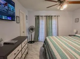 Modern Private Studio w-Kitchen-Near Beach N-Dining FIFA World Cup Ready