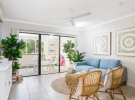 Sunrise Palms - Resort-style Escape by the Esplanade
