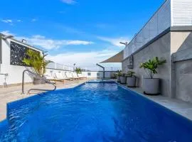 Easy Coastal Living in Cairns with Rooftop Pool