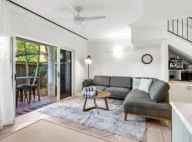 The Palms - Poolside Escape near the Esplanade & CBD