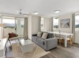 Cairns Central Adjacent Suites, Steps to Esplanade