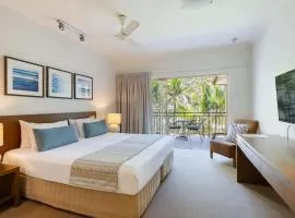 Primrose at Amphora Resort—Breezy Beachfront Bliss