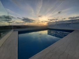 Sunsets Duplex Penthouse Gozo, hotel v destinácii Kerċem