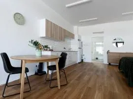 Modern Studio Near Burnie | Cozy & Bright