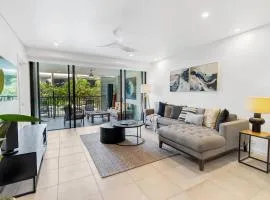 Resort-style Swim Out - A True Tropical Oasis