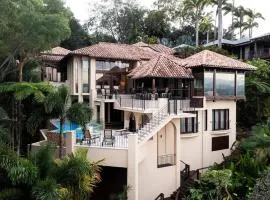 Sophisticated Tropical Villa with Infinity Pool