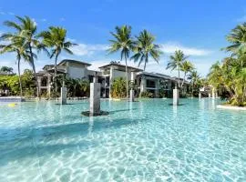 'Saltwater Studio' Experience Resort-style Bliss