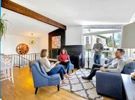 Rainier Beach 6BR and 3BA Spacious Lake View Home, 15min FIFA World Cup Ready, Fireplaces & Nearby Amenities