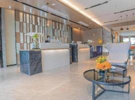 Echarm Hotel Zigong Machishui Wanda Plaza, hotelli kohteessa Shuping