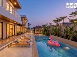 StayVista at Amelia Villa with Pool, Bonfire, hotel em Dhamni