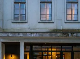 Lhotel de Mai