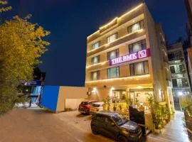 Foxoso The BMK Hotel