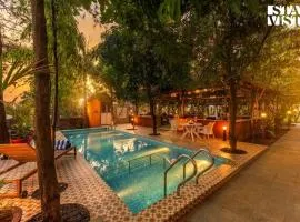 StayVista at Villa Papillon with Pool, Bonfire