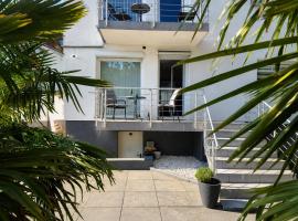 Gelbe Koffer - Design-Apartment in Schiffweiler - 2 Parkplätze - Self-Check-in - ruhig & naturnah, מלון בSchiffweiler