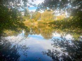 Studio lodge de groene specht bij Bolmeer Lodges, khách sạn ở Zevenhuizen