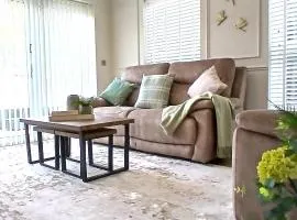 Luxury Modern Bungalow Louth - Close to Town & Riverside Walks