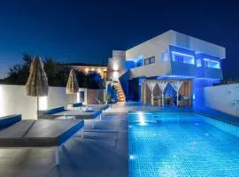 Moon Boutique Hotel - Ultra Luxury Suites with Pool, Perfect for Fun and Relaxation By Villa Mana Gers