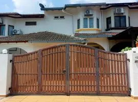 5 min walk to LRT BRT station, Pets friendly, with Baby cot