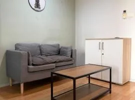 Prime location in Lumpini, Songthaew service at the doorstep, close to Terminal 21, 7-Eleven downstairs for convenience
