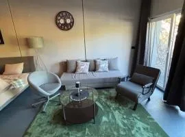 Moderne Neubau-Ferienwohnung mit Terrasse & Parkplatz nahe Seefeld