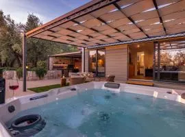 Olive Spa Oasis with Private Jacuzzi and Summer Kitchen