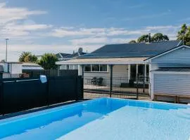 Marsden Manor - Spacious house with large pool