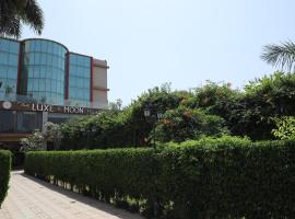 Sona Pristine Hotel And Resort Ambala, отель в городе Dhūlkot