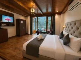Hotel The Blueberry With Swimming Pool - By Aasia Holidays