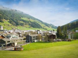 Kersh Dolomites Lodge, hotell i Innichen