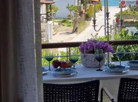 Valia's Kalamitsi Seaside Apartment