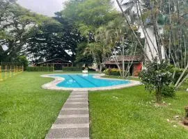 Casa Campestre con piscina Ideal para familias y grupos cerca de Buga
