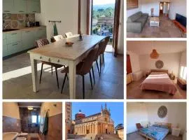 Casa Luce large and light apartment for 6 persons, sea at 20km, large eat in kitchen AC, balcony