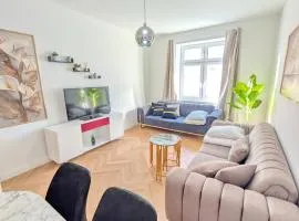 Modern Apartment Close to Subway & Vineyards GO10
