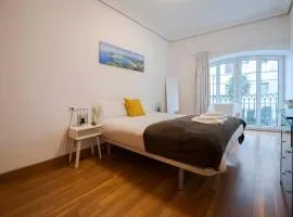 Apartamento agradable con balcón frente a la playa de La Concha - Marina 1