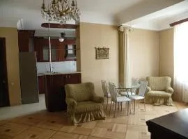 Lovely Lili's Condo Near Vake Park