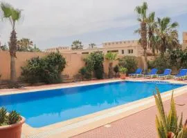 Spacious 3 bed 2 bath villa with Garden and Pool
