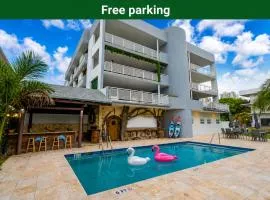 Waterfront 3bed | Pool | 10min walk to Beach