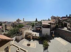 Eşsiz Manzaralı, Geleneksel Döşenmiş Otantik Daire by Liku Living